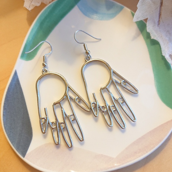 Hot Hands Shape Hook Earrings - Picture 5 of 7
